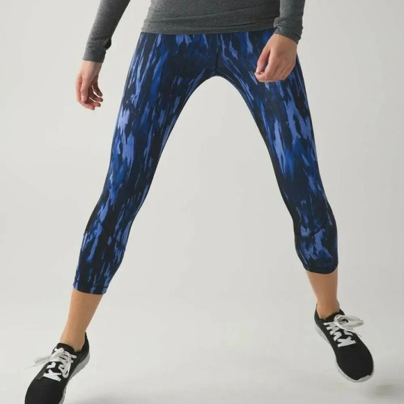 Lululemon Pace Rival Crop Leggings Painted Animal Sprinkler Black size 4 - Picture 2 of 16